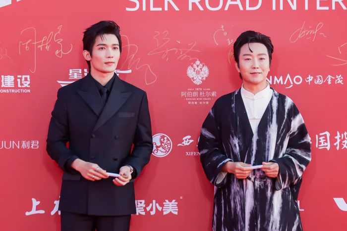 《云上的云》导演李玉刚（右）、主演梁永棋（左）