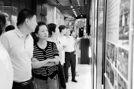 委员们参观御品轩幸福烘焙魔法城堡□记者白瑶文/图9月20日,省政协港