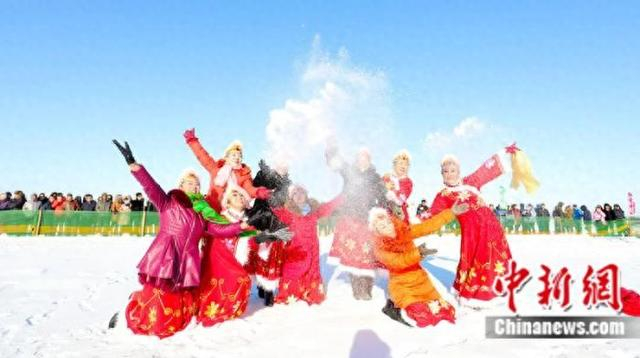 雪地上的民族风情。梅里斯区委宣传部、梅里斯区融媒体中心供图