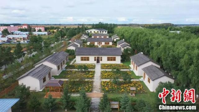达斡尔族传统民宿。梅里斯区委宣传部、梅里斯区融媒体中心供图