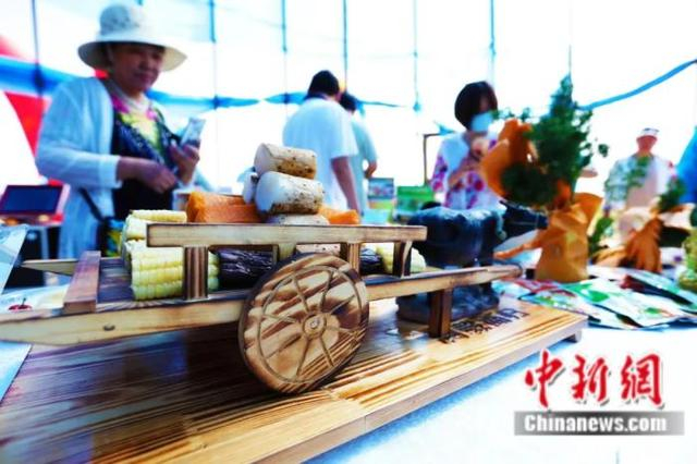 达斡尔族特色餐饮。梅里斯区委宣传部、梅里斯区融媒体中心供图