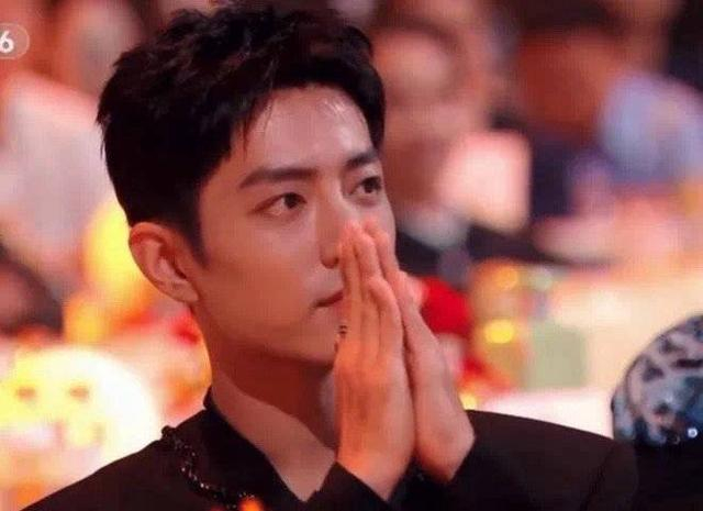 肖战在台下观看。网络截图