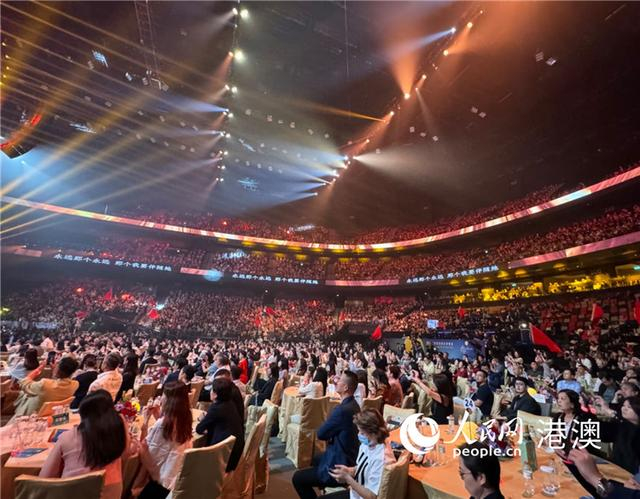 演出现场观众座无虚席。人民网记者 富子梅摄