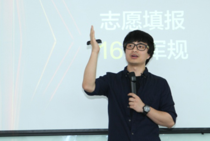 “喜剧打工人”刘旸:保持热爱,终生现役|喜剧|刘旸|表演