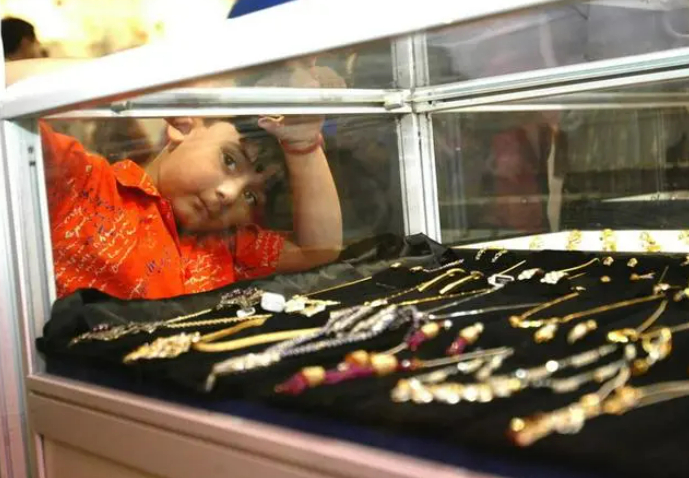 ▲资料图：印度首都新德里举办的印度珠宝展。图/新华社