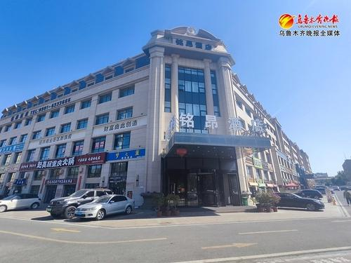 　　“彩门138文旅商业街”一角。记者唐红梅 通讯员白成孝摄