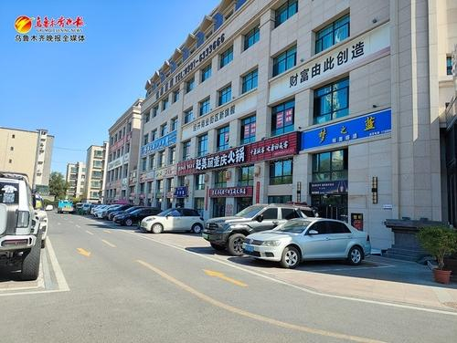 　　“彩门138文旅商业街”一角。记者唐红梅 通讯员白成孝摄