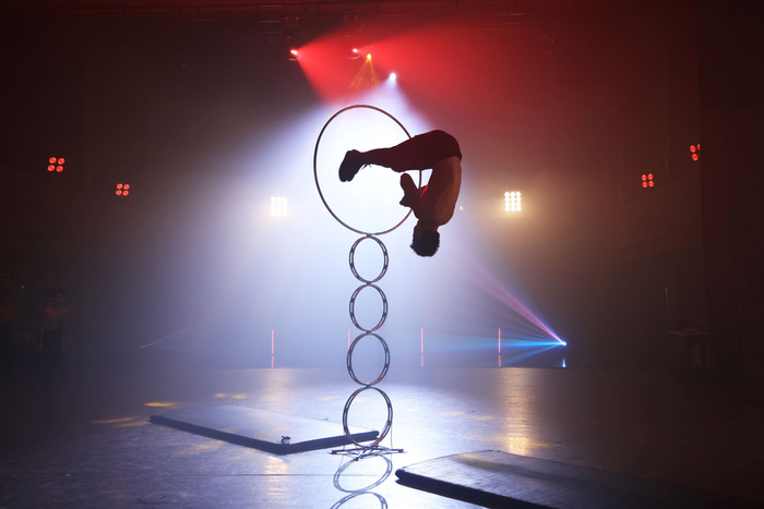 众多国际杂技金奖艺术家将轮番上阵。  中国杂技团供图