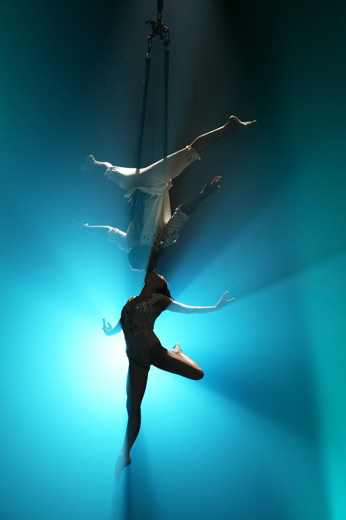 《时间派对·梦幻马戏嘉年华》同时汇集30多个荣获国内外金奖的杂技节目。  中国杂技团供图