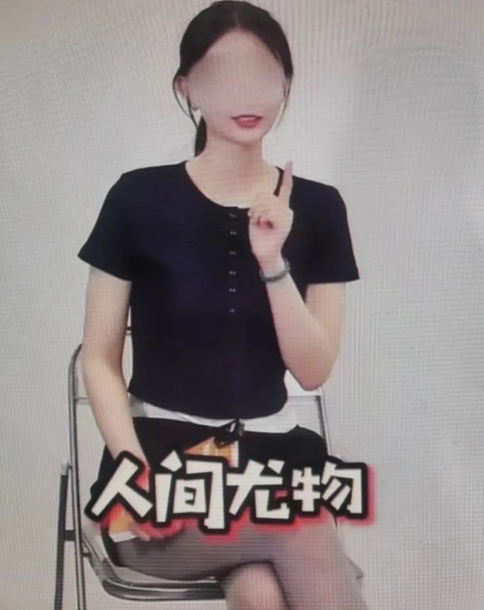 被曝光穿黑丝作为“福利”的医生账号 图片来源：南方都市报