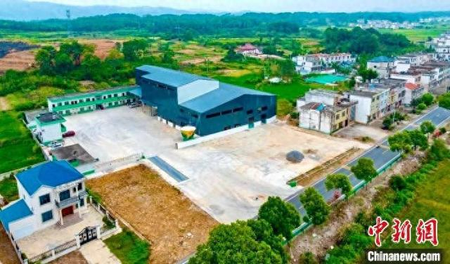 图为航拍位于江西省瑞昌市范镇源源村的江西村联鑫农业科技服务中心。瑞昌市融媒体中心供图