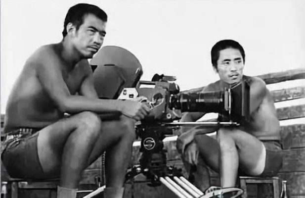 《黄土地》工作照，图为该片导演陈凯歌与摄影张艺谋