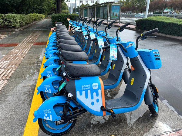 淮安街头再现"哈啰蓝",6000辆共享电单车助力市民便捷出行