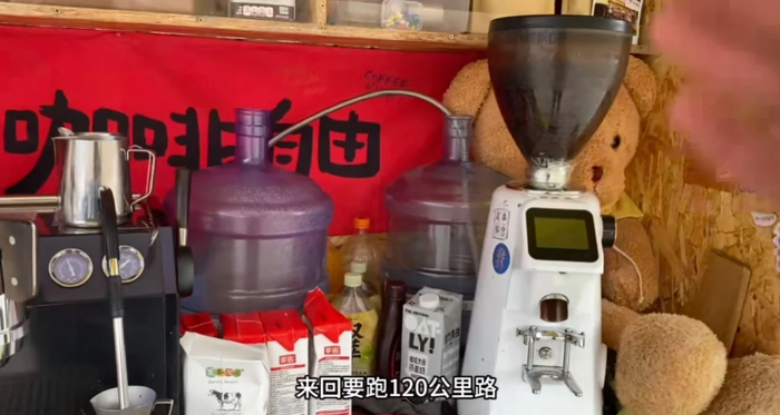 ▲购买矿泉水都要往返120公里前往吉隆县城。视频截图