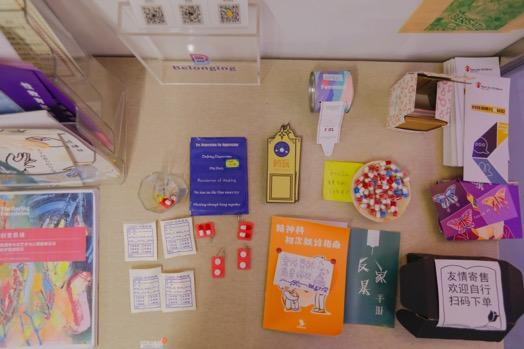 Belonging space原来进门的展示区，放了一些公益宣传册子。受访者供图