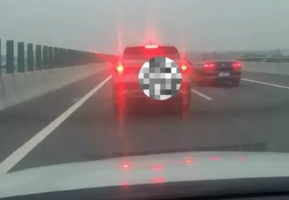 视频截图。