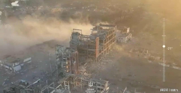 乌军完全清扫沃夫昌斯克骨料厂！英德国旗飘扬库尔斯克