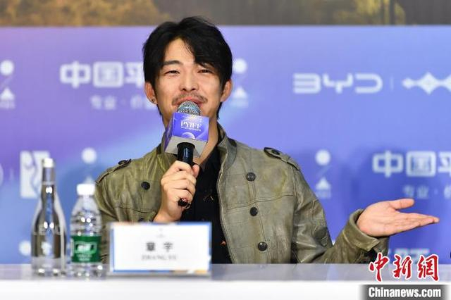 9月27日，山西省晋中市平遥古城，演员章宇携《“小”人物》电影主创人员亮相第八届平遥国际电影展。中新社记者 韦亮 摄 