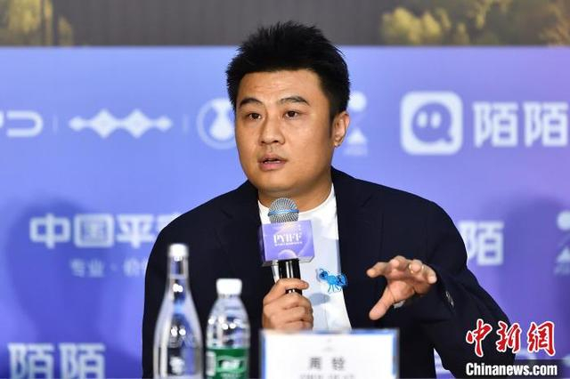 9月27日，山西省晋中市平遥古城，导演周铨讲述电影《“小”人物》创作历程。中新社记者 韦亮 摄