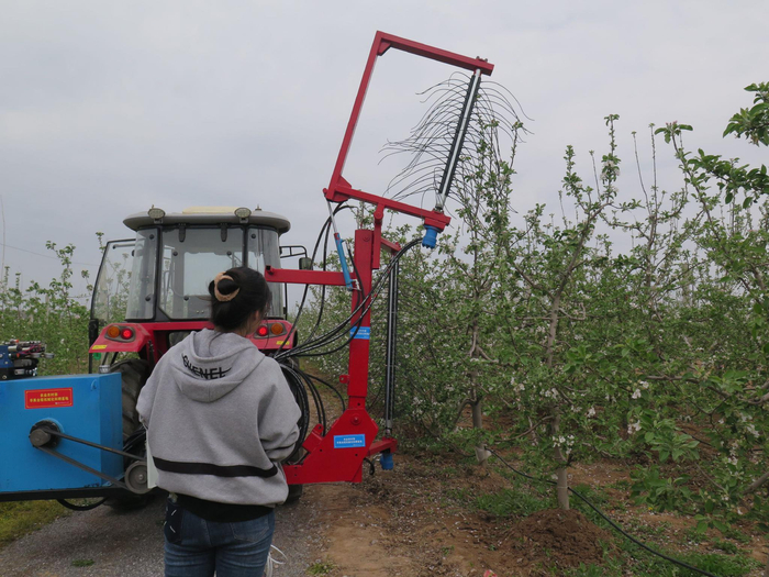 疏花机。受访者供图