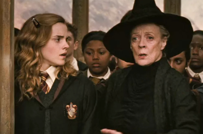 ▲《哈利·波特与凤凰社》剧照。麦格教授与爱徒赫敏。