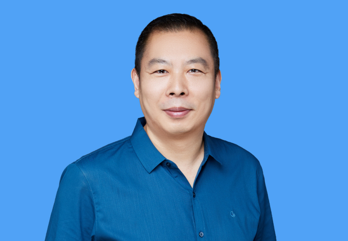 ▲小方瓶酒业创始人、董事长张晨光先生