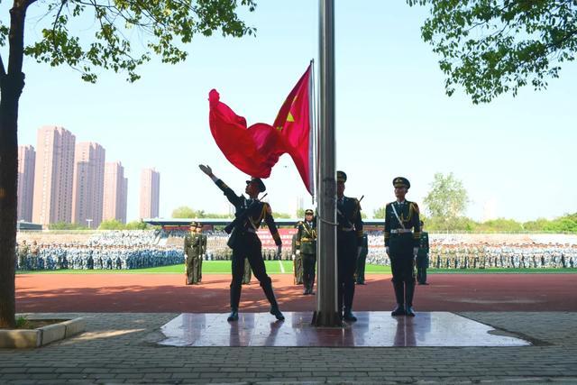 武汉交通职业学院军训图片