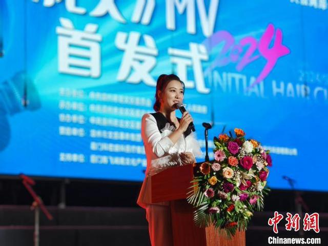 图为谭晶分享演唱歌曲《龙文》的理解及在龙文区拍摄MV的感触。龙文区融媒体中心供图