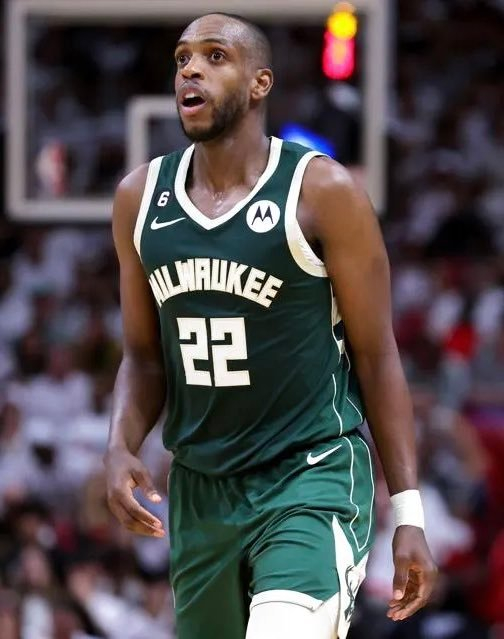 chris haynes:雄鹿球星米德尔顿