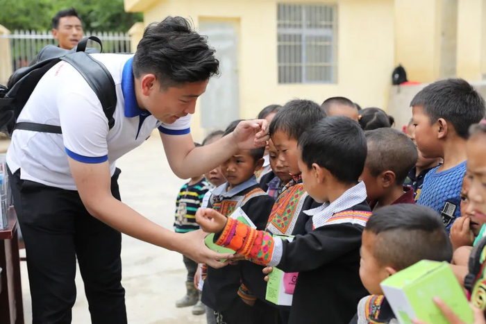 2018年在川服务研支团志愿者参与“一村一幼”工程