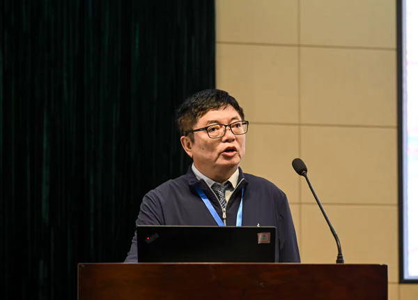 王立新教授主题发言