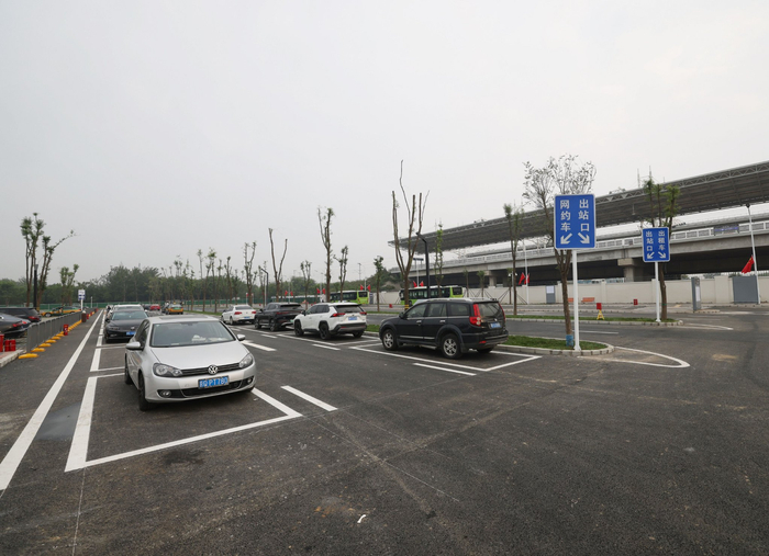 亦庄火车站停车场。新京报记者 王贵彬 摄