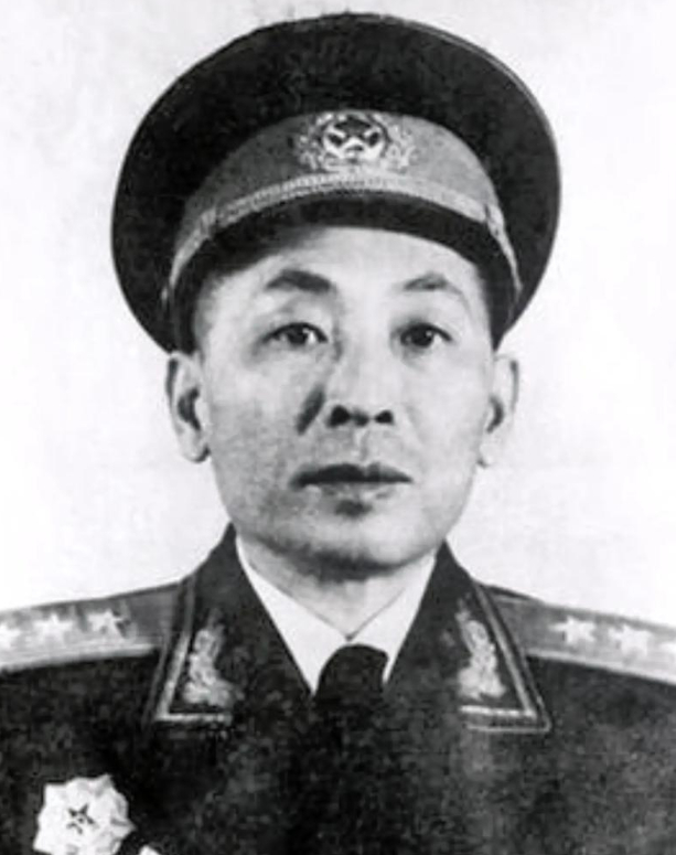1989年叶飞将军访问菲律宾，见到妹妹后泪流满面：希望你能原谅我|叶飞|将军|菲律宾