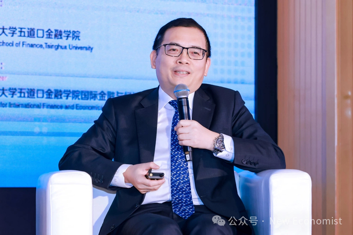 陆挺现场图。本文为野村证券中国首席经济学家陆挺9月28日在2024清华五道口首席经济学家论坛的演讲实录，有删改。