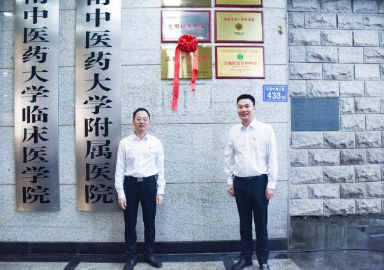 湖南省第二人民医院“三级甲等医院”揭牌。蒋泉潜 摄