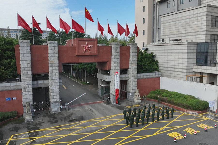 喜迎国庆 武警四川总队举行新营区揭牌仪式