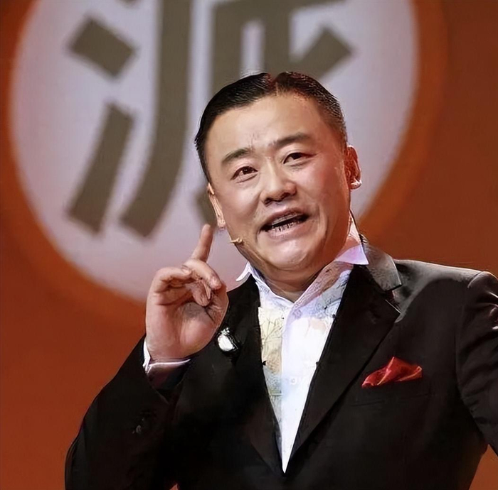 撒贝宁亲手扳倒的周立波,被封杀后跑到美国成为贵族!太气人!