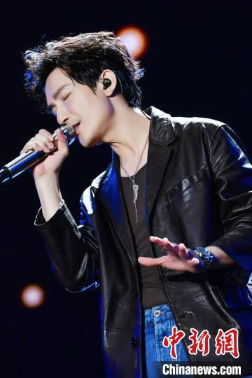 歌手陈楚生演唱歌曲。咪豆音乐节主办方供图