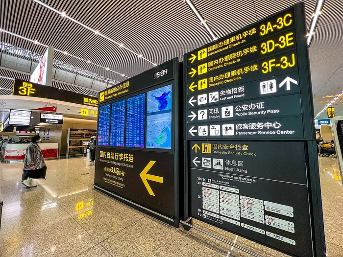 大妈们在休息厅开音响跳广场舞，机场不能只劝阻-广场舞音响能用多久