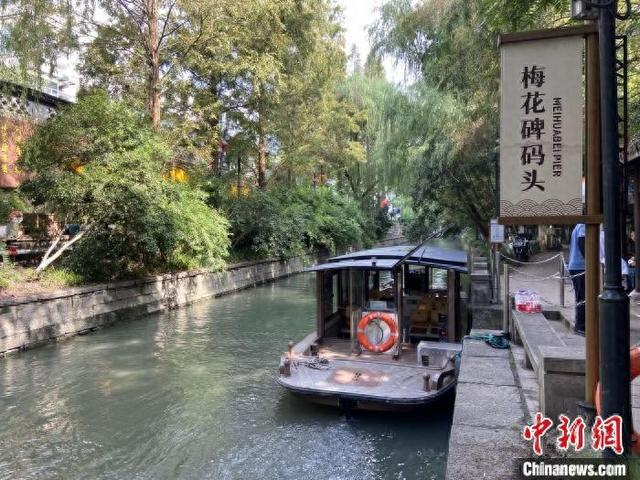 梅花碑码头一景。 林波 摄
