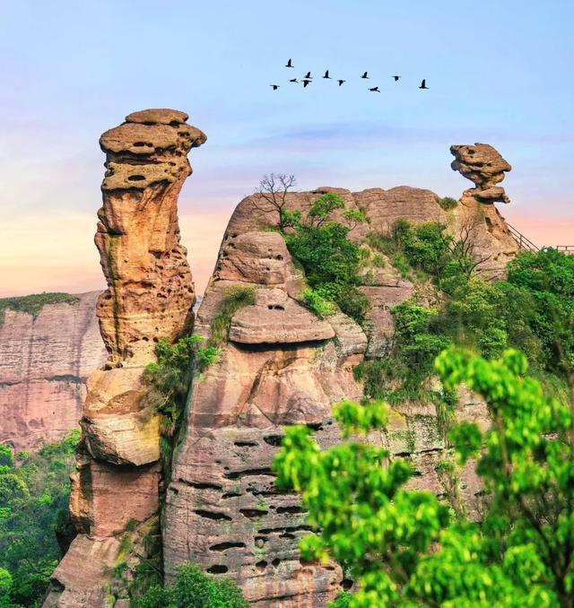 龟峰景区内丹霞地貌景观。图源上饶文旅