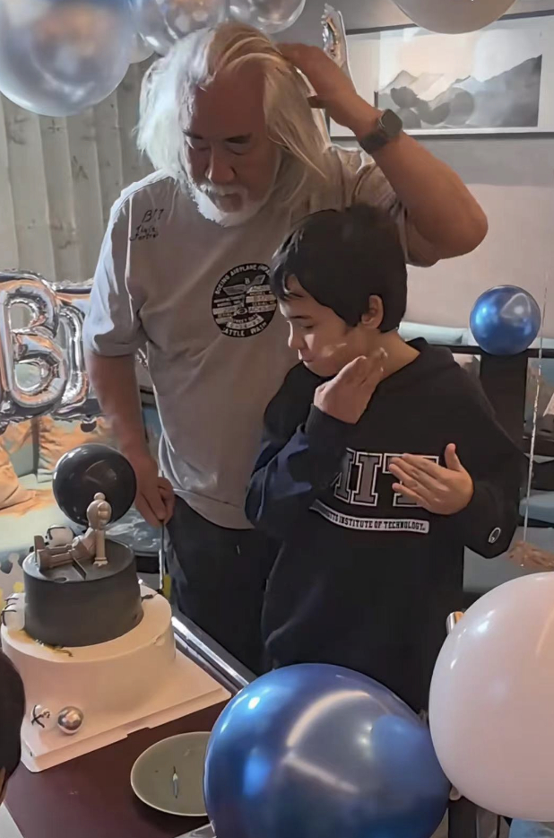 张纪中为混血儿子庆生,杜星霖挺四胎孕肚抢镜,混血儿子身世曝光