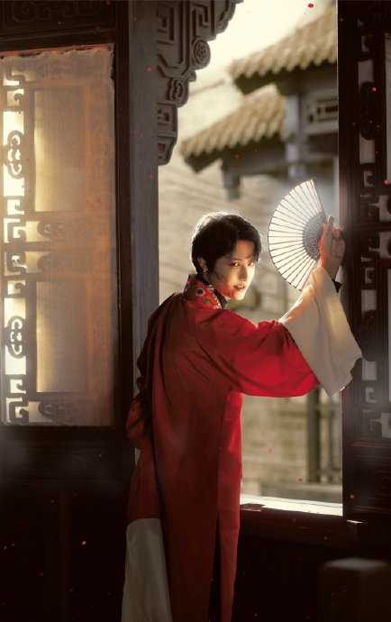 cos《我不是戏神》中的陈伶,红衣戏装一手血泪太有宿命感了…|郑业成|戏衣|武生|大成|小说_新浪新闻