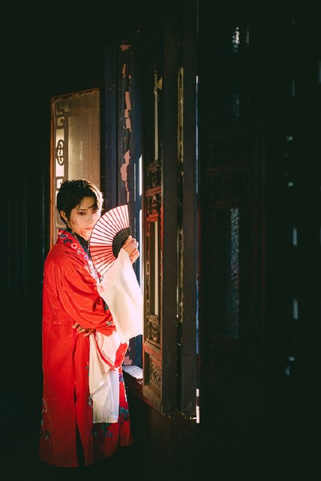 cos《我不是戏神》中的陈伶,红衣戏装一手血泪太有宿命感了…|郑业成|戏衣|武生|大成|小说_新浪新闻
