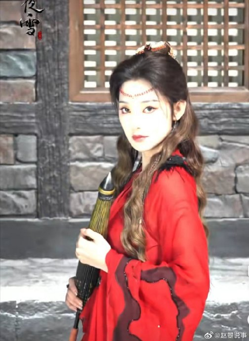 曾可妮此次在新剧《七夜雪》中饰演魔教妖女妙水,着实让人眼前一亮
