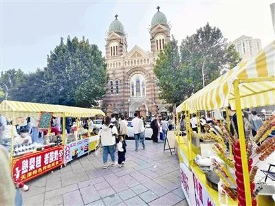 西开教堂门前美食街