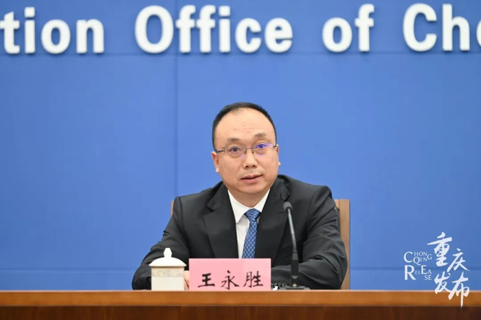 王永胜回答记者提问  邹乐 摄