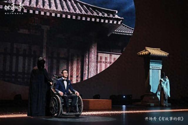 演员吴刚在节目《有故事的歌》中演出《庆余年》段落。主办方供图