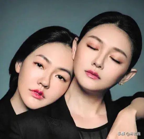 小s跟老公现身信义区人气爆棚，小s喝了粉丝递的酒，网友：真性情-小s跟她老公