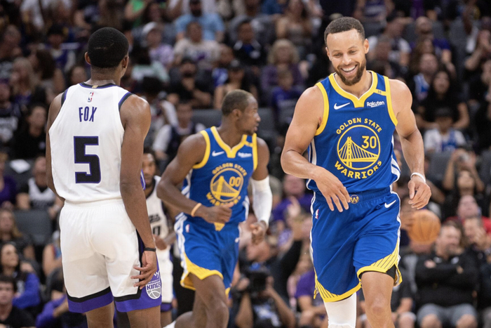 NBA季前赛：勇士28记三分射落国王 库里13分德罗赞首秀6中6-2020勇士队季前赛